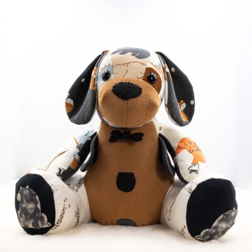 Hond in bruine stof en koekemannetjes