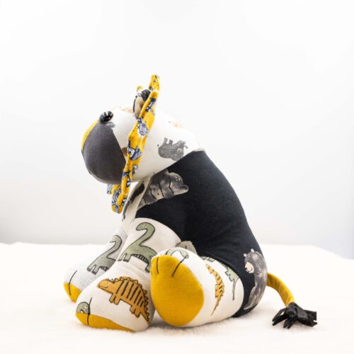 Herinneringsleeuw geel wit met zwarte manen