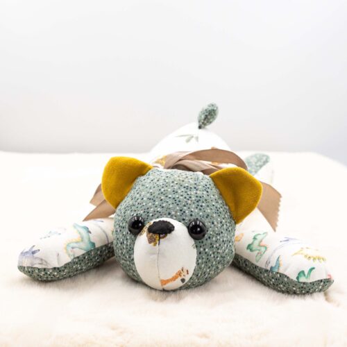 Herinneringsknuffel groen-beige Memory herinneringsknuffel van kleding in groene en beige tinten
